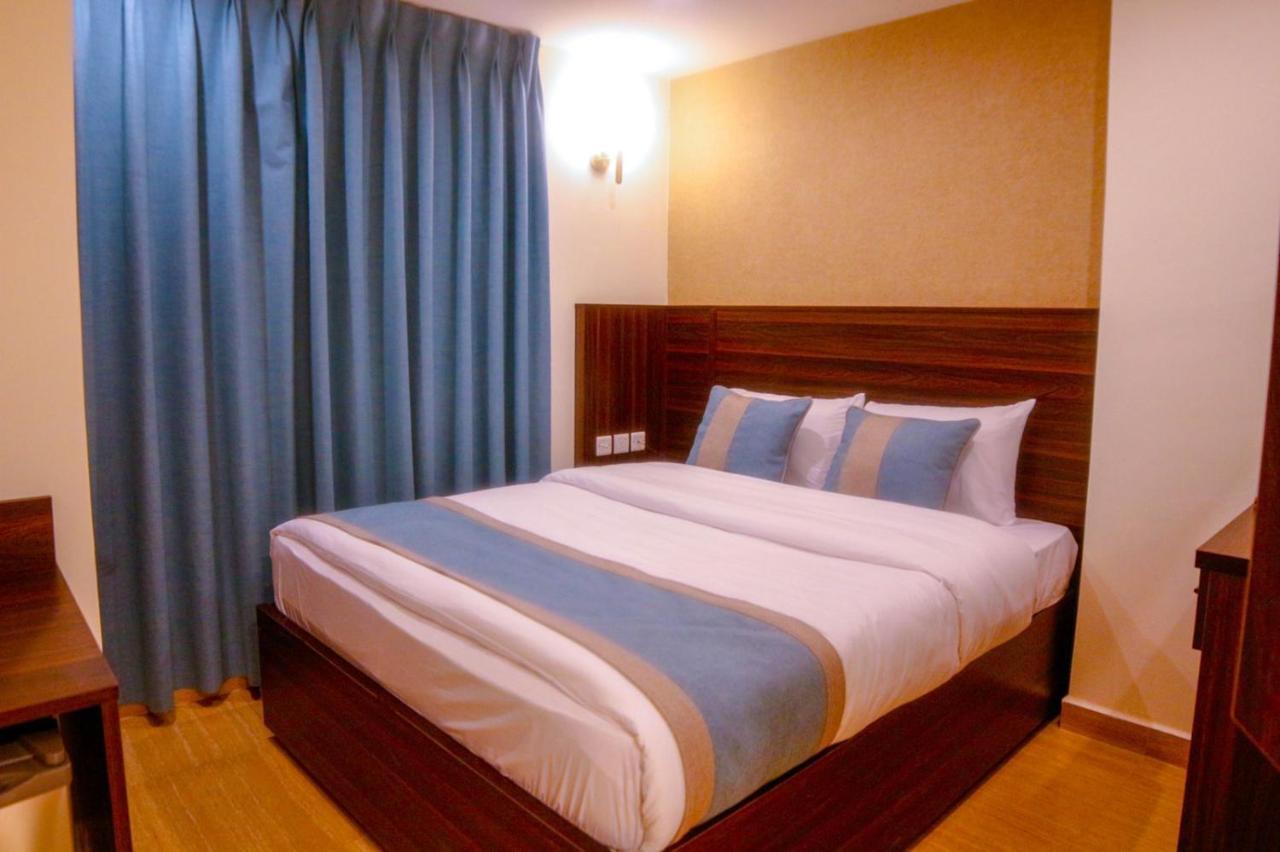 ِafnan Hotel Aqaba Bagian luar foto